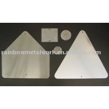 Muestra de aluminio en blanco